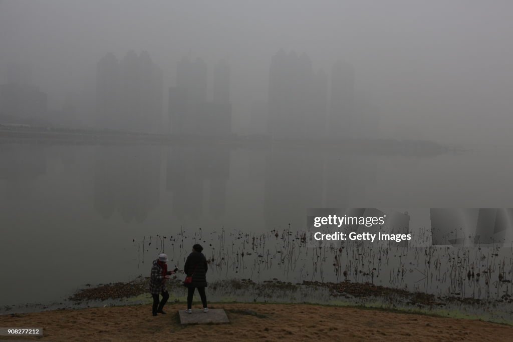 Heavy Smog Hits Wuhan