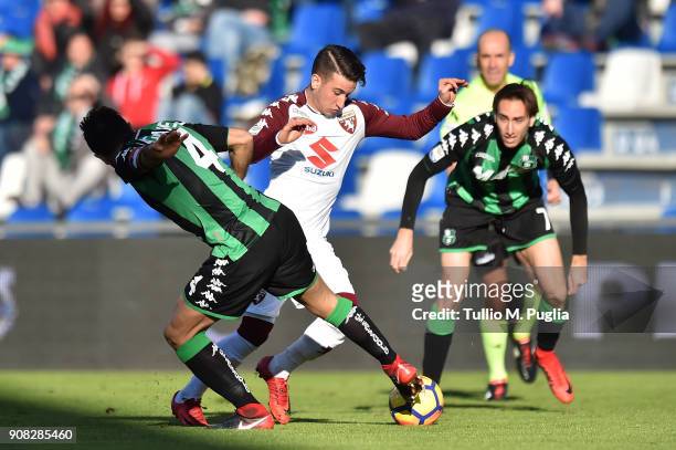 Alex Berenguer of Torino is challenged by Alfred Duncan of Sassuolo during the serie A match between US Sassuolo and Torino FC at Mapei Stadium -...