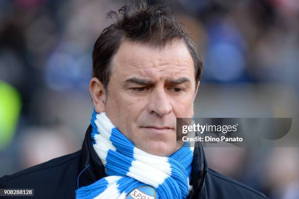 Headcoach of Spal Leonardo Semplici looks on during the serie A match between Udinese Calcio and Spal at Stadio Friuli on January 21, 2018 in Udine,...