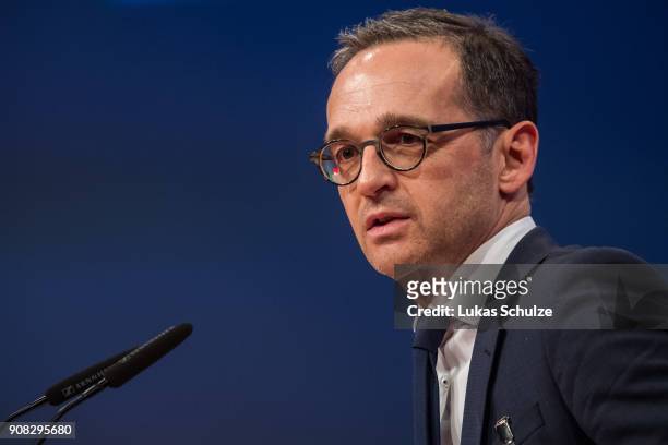 Justice minister Heiko Maas speaks to delegates at the SPD federal congress on January 21, 2018 in Bonn, Germany. The SPD is holding the congress to...