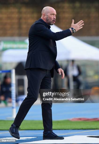 Head coach Walter Zenga of FC Crotone issues instructions to his players during the serie A match between Hellas Verona FC and FC Crotone at Stadio...