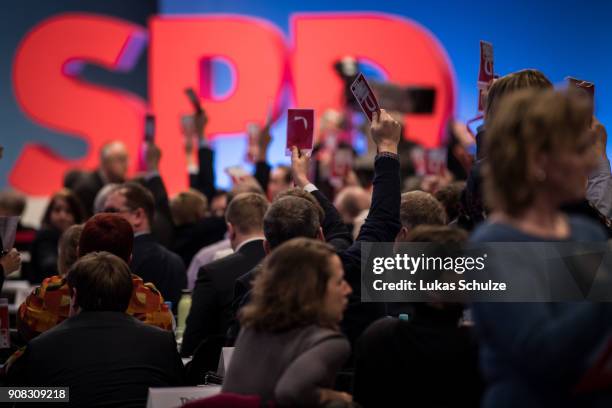 Delegates at the SPD federal congress cast their votes to decide if the Party should join big coalition on January 21, 2018 in Bonn, Germany. The SPD...