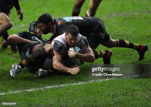 Sean Reidy of Ulster drives over to score a try during the European Rugby Champions Cup match between Wasps and Ulster Rugby at Ricoh Arena on...