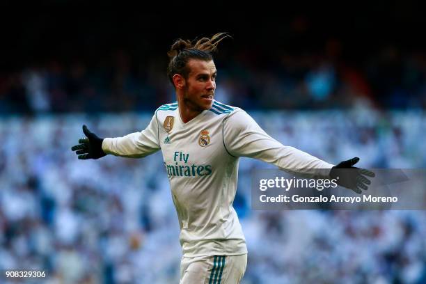 Gareth Bale of Real Madrid CF celebrates scoring their second goal during the La Liga match between Real Madrid CF and Deportivo La Coruna at Estadio...