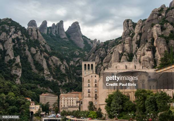 santa maria de montserrat abbey, barcelona, spain - monte montserrat catalogna foto e immagini stock