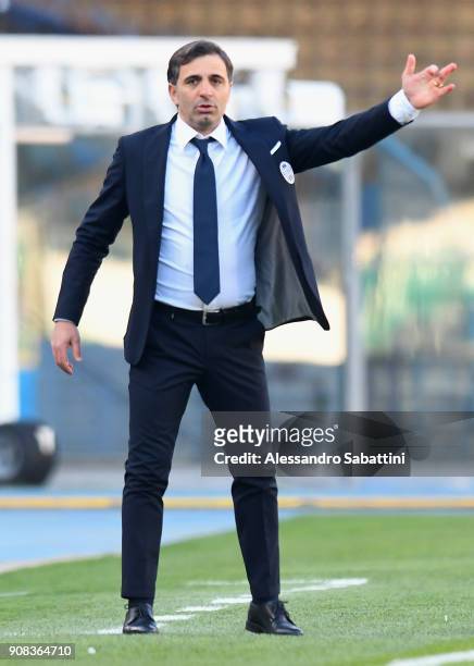 Head coach Fabio Pecchia of Hellas Verona issues instructions to his players during the serie A match between Hellas Verona FC and FC Crotone at...
