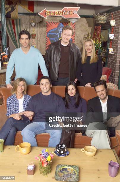 Cast members of NBC's comedy series "Friends." Pictured : Jennifer Aniston, Matt LeBlanc, Courteney Cox and Matthew Perry David Schwimmer, Lisa...