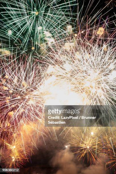 fireworks - lazypixel photos et images de collection