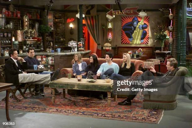 Cast members of NBC's comedy series "Friends." Pictured : Matthew Perry, Matt LeBlanc, Jennifer Aniston, Courteney Cox, David Schwimmer and Lisa...