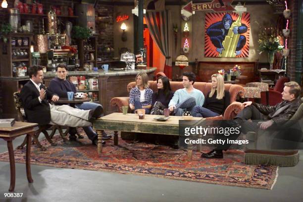 Cast members of NBC's comedy series "Friends." Pictured : Matthew Perry, Matt LeBlanc, Jennifer Aniston, Courteney Cox, David Schwimmer and Lisa...