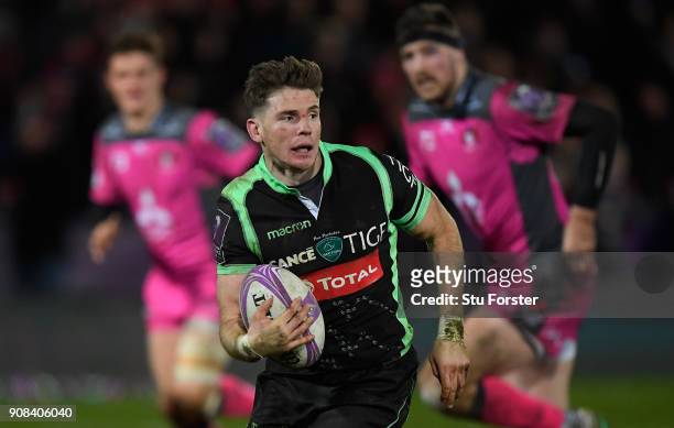 Colin Slade of Paloise in action during the European Rugby Challenge Cup match between Gloucester and Section Paloise at Kingsholm on January 19,...