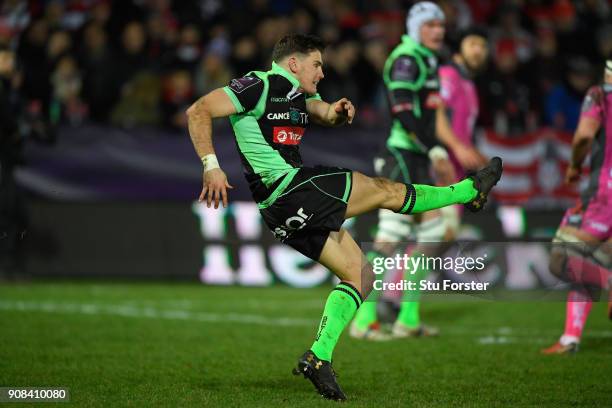 Colin Slade of Paloise in action during the European Rugby Challenge Cup match between Gloucester and Section Paloise at Kingsholm on January 19,...