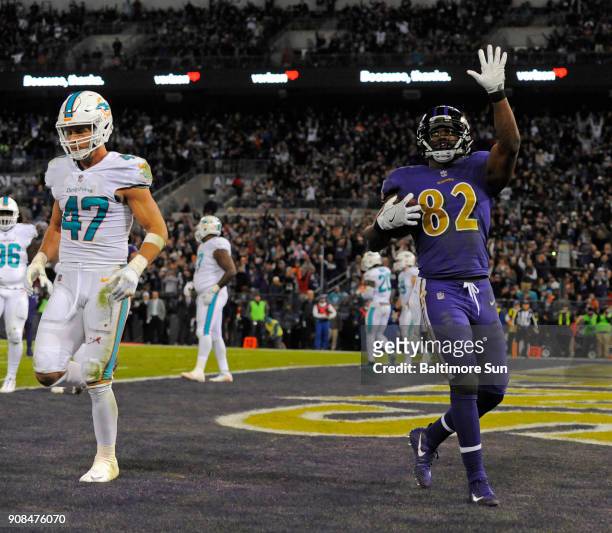 Baltimore Ravens tight end Benjamin Watson, right, celebrates a 2-yard touchdown catch in front of Miami Dolphins linebacker Kiko Alonso in the...