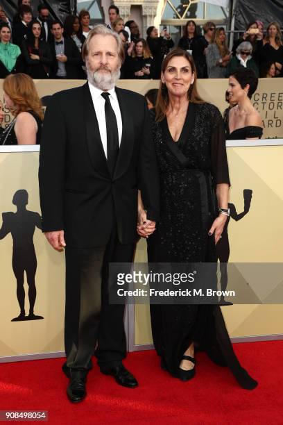 Actor Jeff Daniels and Kathleen Treado attend the 24th Annual Screen Actors Guild Awards at The Shrine Auditorium on January 21, 2018 in Los Angeles,...