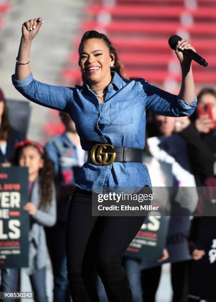 Faith Rapper 700 Faith Evans In Concert Stock Photos, High-Res Pictures, and Images ...