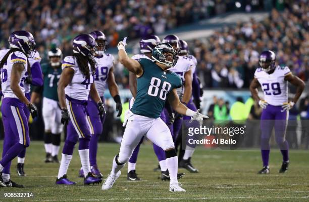 Trey Burton of the Philadelphia Eagles celebrates the play against the Minnesota Vikings during the fourth quarter in the NFC Championship game at...