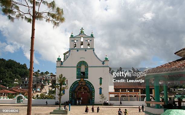 church in san juan chamula guatemala - san juan chamula stock pictures, royalty-free photos & images