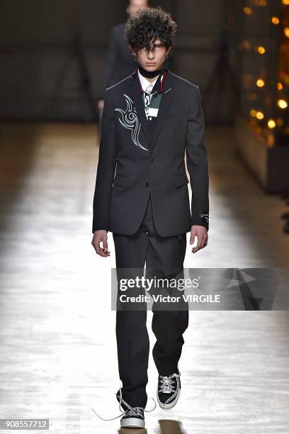 Model walks the runway during the Dior Homme Menswear Fall/Winter 2018-2019 show as part of Paris Fashion Week January 20, 2018 in Paris, France.