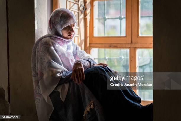 muslim woman - starving woman stock pictures, royalty-free photos & images