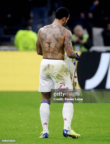 Menphis Depay of Olympique Lyonnais celebrates his goal of the victory during the Ligue 1 match between Olympique Lyonnais and Paris Saint Germain at...