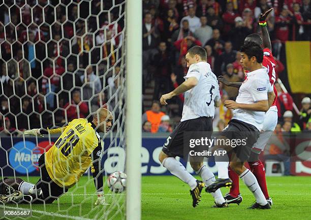 Arsenal's Belgian Thomas Vermaelen scores the 2-2 during the UEFA Champions League group stage match between Standard de Liege and Arsenal, in Liege,...