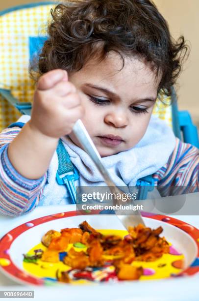 toddler (1-2) having lunch. - onebluelight stock pictures, royalty-free photos & images