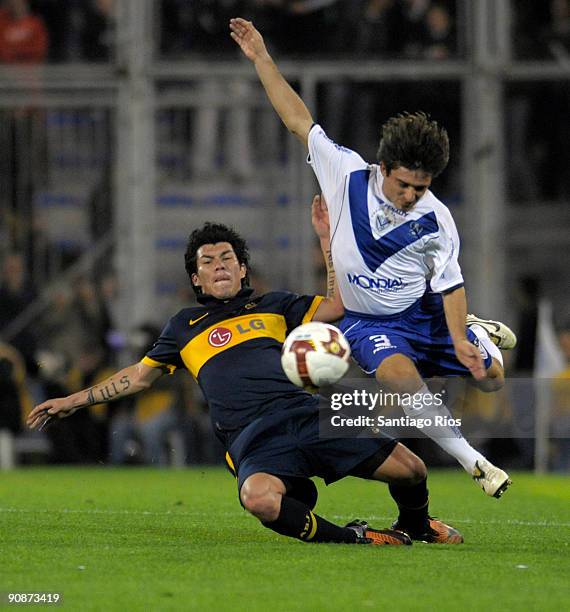 Velez Sarsfield´s Emiliano Papa vies for the ball with Boca Junior´s Gary Medel during their Copa Sudamericana 2009 soccer match on September 16,...