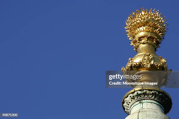 the monument in city of london, england - great fire of london stock pictures, royalty-free photos & images