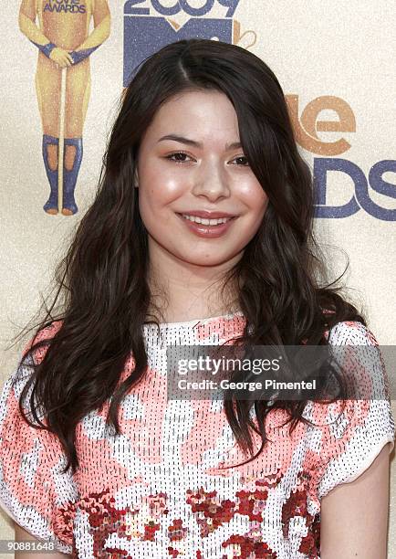 Actress Miranda Cosgrove arrives at the 2009 MTV Movie Awards held at the Gibson Amphitheatre on May 31, 2009 in Universal City, California.