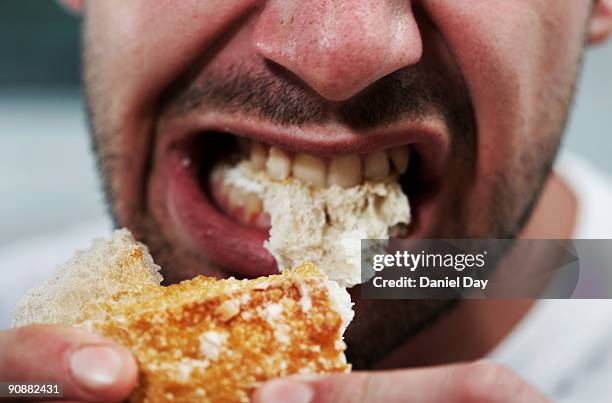 man eating bread - morder imagens e fotografias de stock