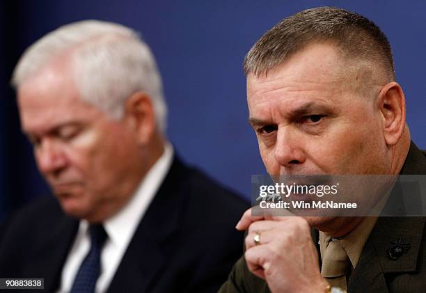 Secretary of Defense Robert M. Gates and Vice Chairman, Joint Chiefs of Staff, Gen. James E. Cartwright answer questions during a press briefing at...