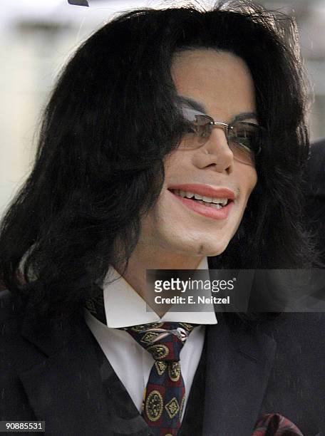 Pop star Michael Jackson arrives at the Santa Barbara Superior Courtfor Jackson's child molestation trial on the 27th day on April 7, 2005 in Santa...