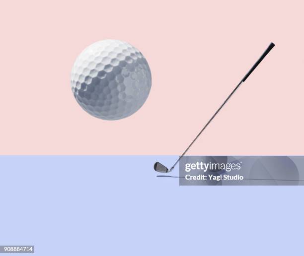 golf club and golf ball - golfclub stockfoto's en -beelden