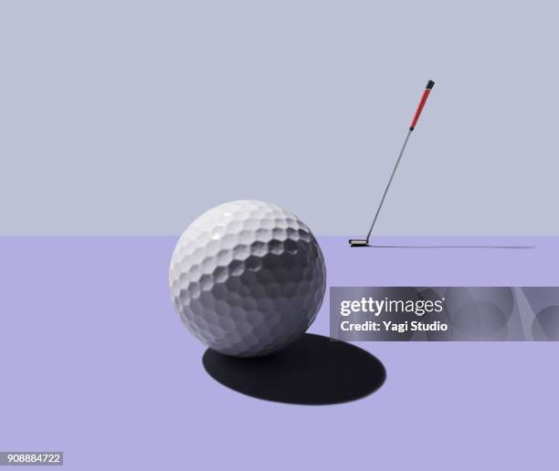 golf club and golf ball - perspectiva forzada fotografías e imágenes de stock