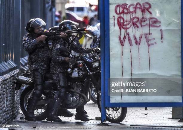 Member of the national police shoots rubber bullets during a protest in Caracas on January 22, 2018. A demonstration in Caracas to protest the death...