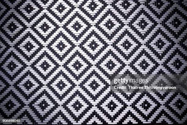 seamless black and white weave texture - motif en losange photos et images de collection