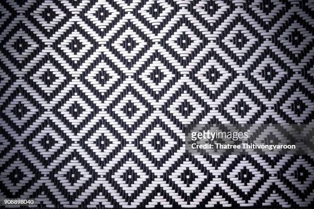seamless black and white weave texture - padrão de losangos imagens e fotografias de stock