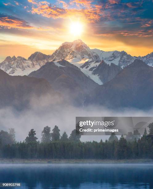 beautiful scenery landscape of the matheson lake fox glacier town southern alps mountain valleys new zealand - lake matheson new zealand stock pictures, royalty-free photos & images