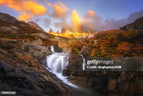 beautiful landscape view with waterfall in front and fitz roy mountain. patagonia, argentina - fitzroy stock-fotos und bilder