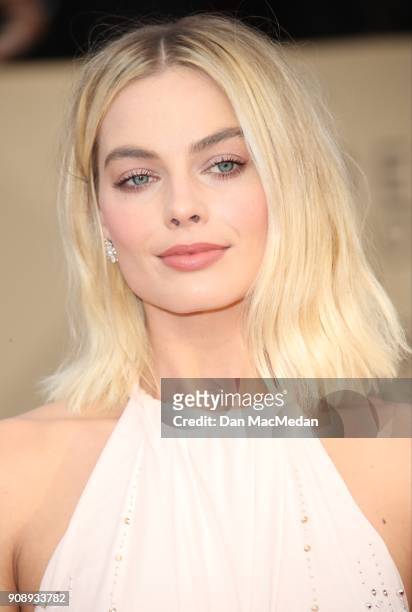 Margot Robbie arrives at the 24th Annual Screen Actors Guild Awards at The Shrine Auditorium on January 21, 2018 in Los Angeles, California.
