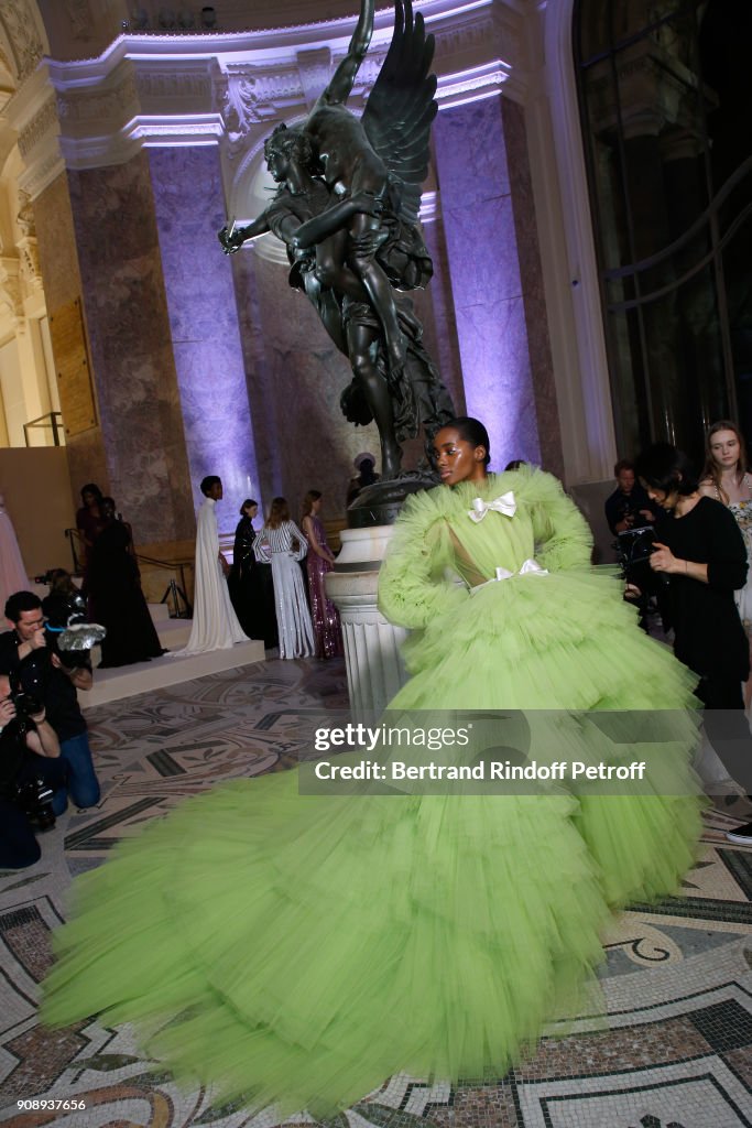 Giambattista Valli : Backstage - Paris Fashion Week - Haute Couture Spring Summer 2018