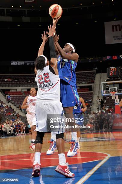 Essence Carson of the New York Liberty goes up for a shot over Alexis Hornbuckle of the Detroit Shock during the WNBA game on September 10, 2009 at...