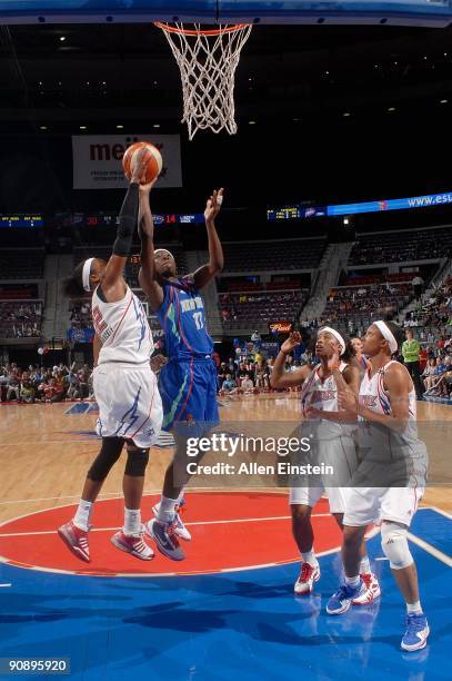 Essence Carson of the New York Liberty lays the ball up over Alexis Hornbuckle of the Detroit Shock during the WNBA game on September 10, 2009 at The...