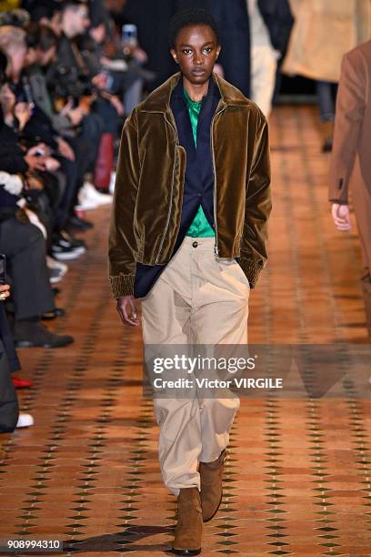 Model walks the runway during the Officine Generale Menswear Fall/Winter 2018-2019 show as part of Paris Fashion Week on January 21, 2018 in Paris,...