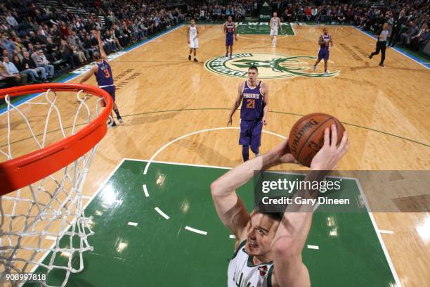 Marshall Plumlee of the Milwaukee Bucks dunks the ball against the Phoenix Suns on January 22, 2018 at the BMO Harris Bradley Center in Milwaukee,...