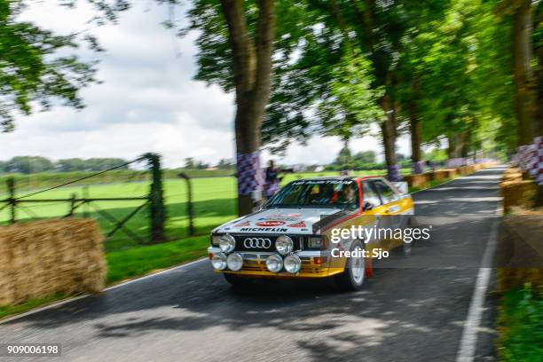 coche de rally clásico coupe quattro de audi - rali fotografías e imágenes de stock