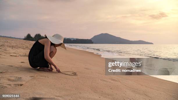 Woman Stranded 283 Woman Stranded On Island Stock Photos, High-Res Pictures, and ...