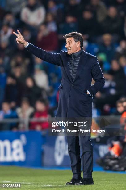 Coach Jose Miguel Gonzalez Martin del Campo, Michel, of Malaga CF gestures during the La Liga 2017-18 match between Getafe CF and Malaga CF at...