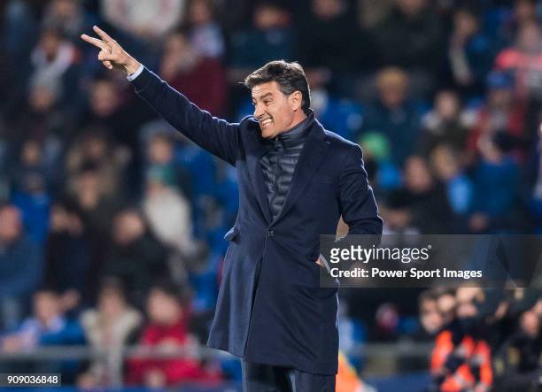 Coach Jose Miguel Gonzalez Martin del Campo, Michel, of Malaga CF gestures during the La Liga 2017-18 match between Getafe CF and Malaga CF at...