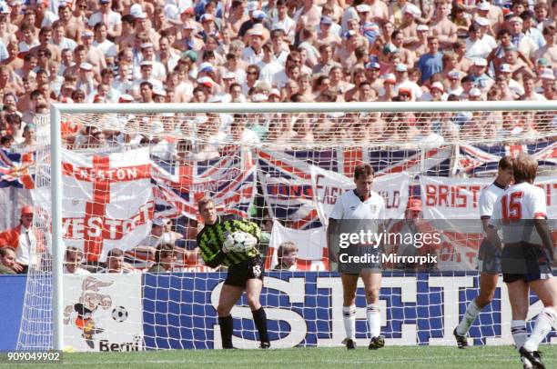 England v Soviet Union 1-3 1988 European Championships, Hanover Germany Group Match B. Goal keeper Chris Woods gathers the ball. 18th June 1988.